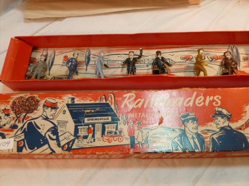 Lead railroaders figure by Lincoln Logs complete set in: Lead railroaders figure by Lincoln Logs complete set in box- all original-7 pieces-2 1/4" some wear-Set #3-