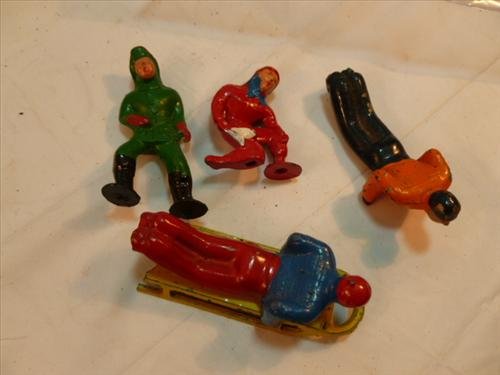 5 PC Lead Barclay unmarked sled & 4 men sleighing and: 5 PIECE Lead Barclay unmarked sled and 4 men sleighing and kneeling- all good condition-little wear
