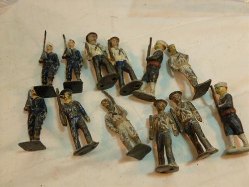 12- lead sailors- in blue and white uniforms holding: 12- lead sailors- in blue and white uniforms holding guns- original but all are worn and some damage buying as is- 2 1/4"