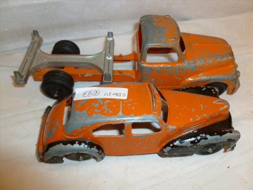 2 pc Hubley taxi and log truck- orange -original no: 2 pc Hubley taxi and log truck- orange -original no repaint-459-469