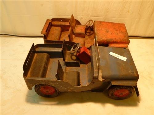 2 Marx Girard Willlys Jeeps- blue -red- no repaint: 2 Marx Girard Willlys Jeeps- blue -red- no repaint original worn rust -11" metal wheels