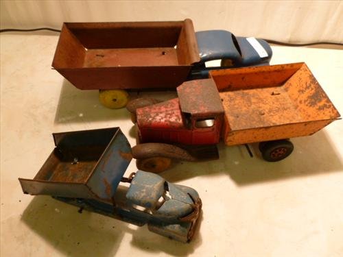 3 Marx Wyandotte dump trucks tipper tucks- red orange: 3 Marx Wyandotte dump trucks tipper tucks- red orange blue no repaint original-7-11 long- metal and wood wheels