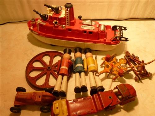 Box lot Marx-Wyandotte and Misc toys- plastic-: Box lot Marx-Wyandotte and Misc toys- plastic- wood-metal- may have the piece you were looking for-original no repaint
