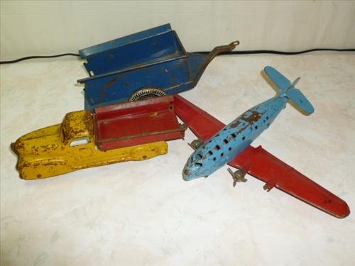 3 pc- Wyandotte Plane truck and Marx trailer- original: 3 pc- Wyandotte Plane truck and Marx trailer- original no repaint some wear and rust- as is