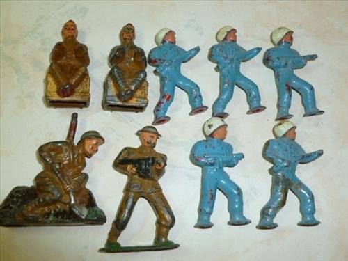 9 Lead Barclay Manoil figures some have damage: 9 Lead Barclay Manoil figures some have damage- buying as is- brown blue colors- original no repaint