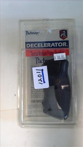 Pachmayr Decelerator Taurus Medium Frame Revolver Grips: Pachmayr Decelerator Taurus Medium Frame Revolver Grips
