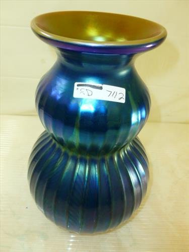 Lundberg Studios 1994 Blue and gold Aurene vase: Lundberg Studios 1994 Blue and gold Aurene large bulbous ribbed vase -10 1/2 tall signed on the bottom-nice shape and color inside/out