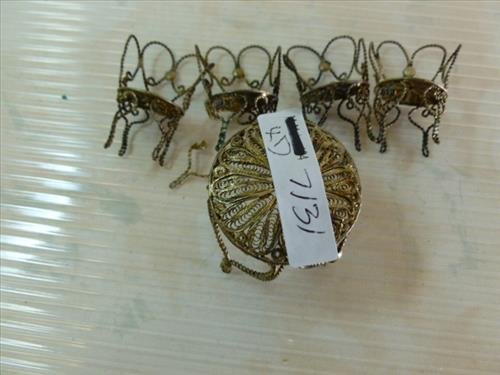 5 pc 800 silver unmarked-mini doll house furniture: 5 pc 800 silver un marked- mini doll house furniture table and 4 chairs-1 leg is off but there