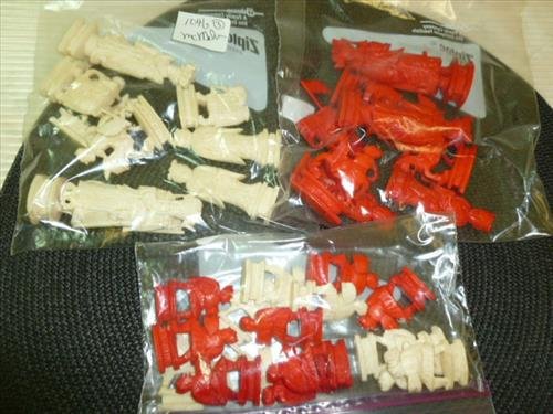 Vintage red and white chess pieces 1 1/2 to 3 3/4":: Vintage red and white chess pieces 1 1/2 to 3 3/4": nice pieces could be Bone??