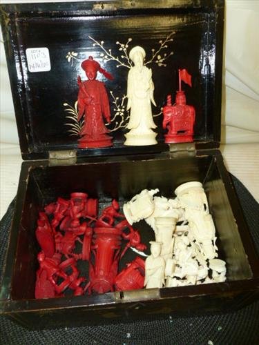 Oriental black lacquer box with red and white carved: Oriental black lacquer box with red and white carved Bone???- chess pieces-2-4 tall-16 red-16 white- buying as is