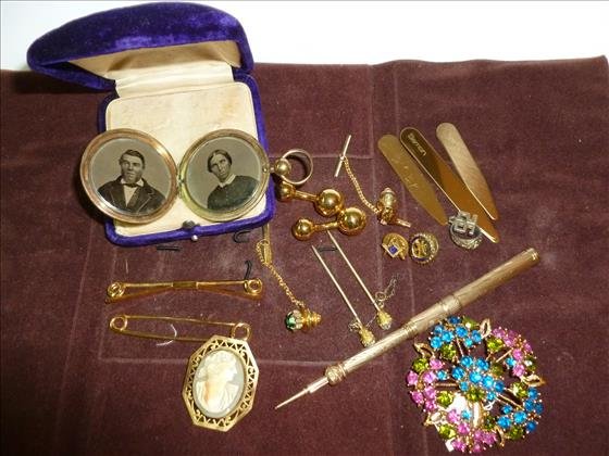 Lot of gold and gold tone jewelry pins- cameo- collar: Lot of gold and gold tone jewelry pins- cameo- collar stays tie pins vintage photo locket and expandable vintage pencil-- nice pieces