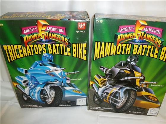 2 Mighty Morphin Power Rangers Battle Bikes new in box (1 of 1)