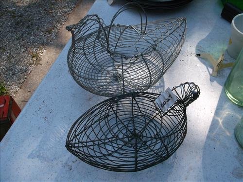 2 CHICKEN WIRED EGG BASKETS: 2 CHICKEN WIRED EGG BASKETS