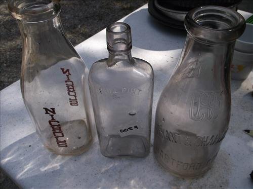 3 GLASS BOTTLES-BRYANT & CHAPMAN MILK, NICHOLS MILK: 3 GLASS BOTTLES-BRYANT & CHAPMAN MILK, NICHOLS MILK & PINT 9 1/2"H