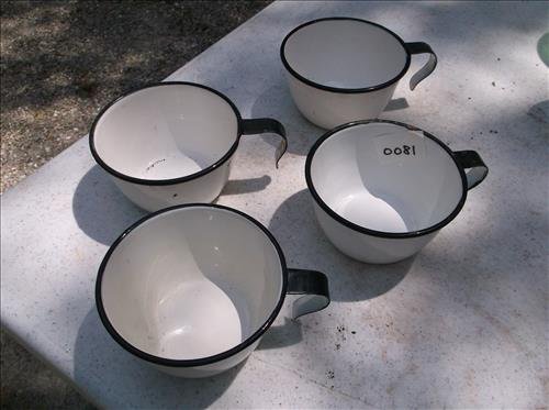 4 ENAMELED MATCHING COFFEE CUPS: 4 ENAMELED MATCHING COFFEE CUPS
