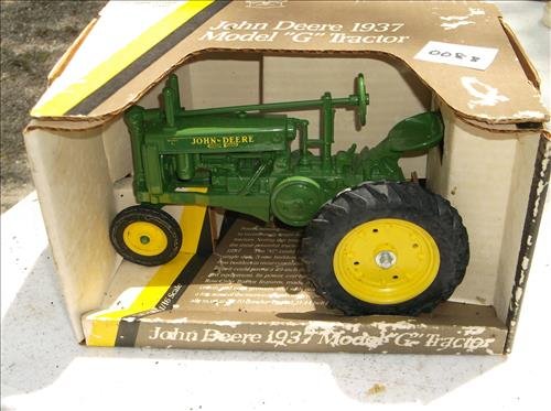 ERTLE JOHN DEERE 1/16 1937 MODEL "G" TRACTOR IN BOX: ERTLE JOHN DEERE 1/16 1937 MODEL "G" TRACTOR IN BOX