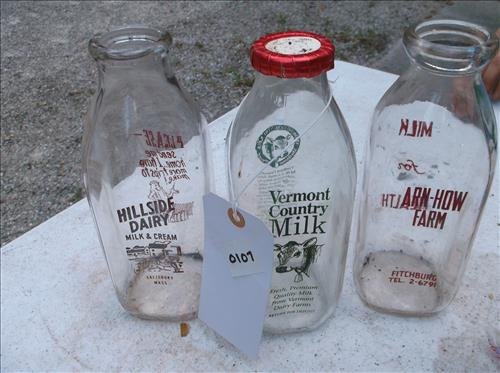 3 QT. GLASS MILK BOTTLES-VERMONT COUNTRY/ARE-HOW: 3 QT. GLASS MILK BOTTLES-VERMONT COUNTRY/ARE-HOW/HILLSIDE DAIRY 9"H