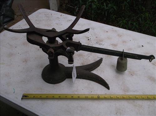 ANTIQUE FAIRBANKS CAST IRON CROW FOOT BEAM SCALE: ANTIQUE FAIRBANKS CAST IRON CROW FOOT STORE COUNTER BEAM SCALE 22"L