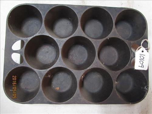 Vintage Muffin Griswold Cast Iron 949-c #10 7 1/2 ": Vintage Muffin Griswold Cast Iron 949-c #10 7 1/2 "