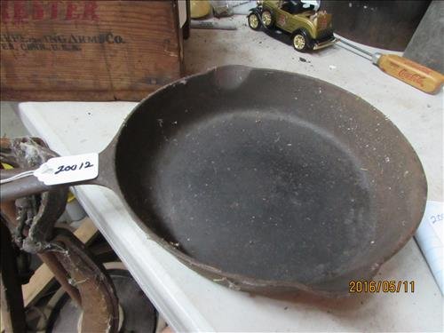 #7 Griswold 701D Fry Pan (1 of 1)