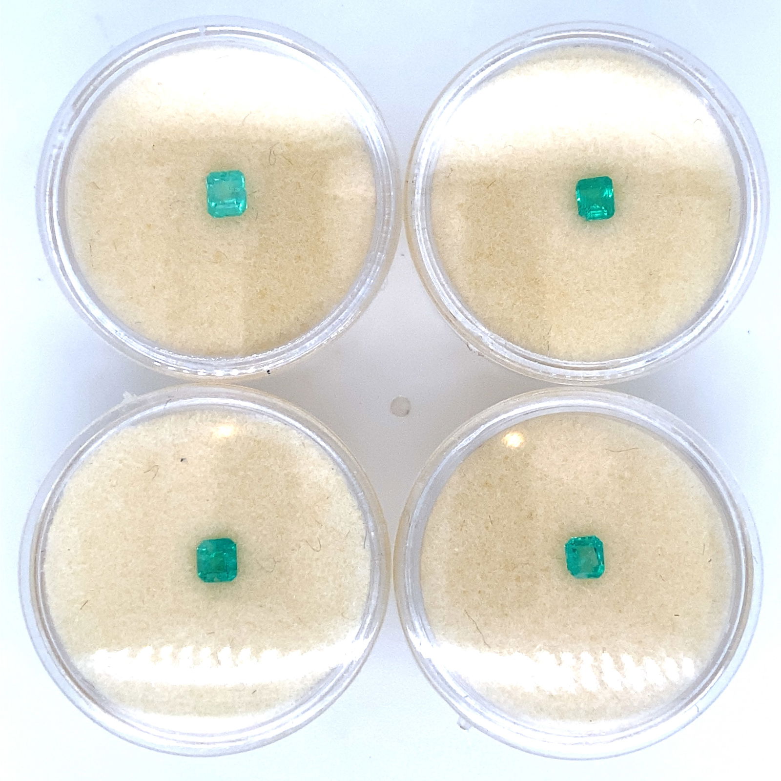 Lot of 4 Loose Emerald - 0.91CTW (1 of 1)