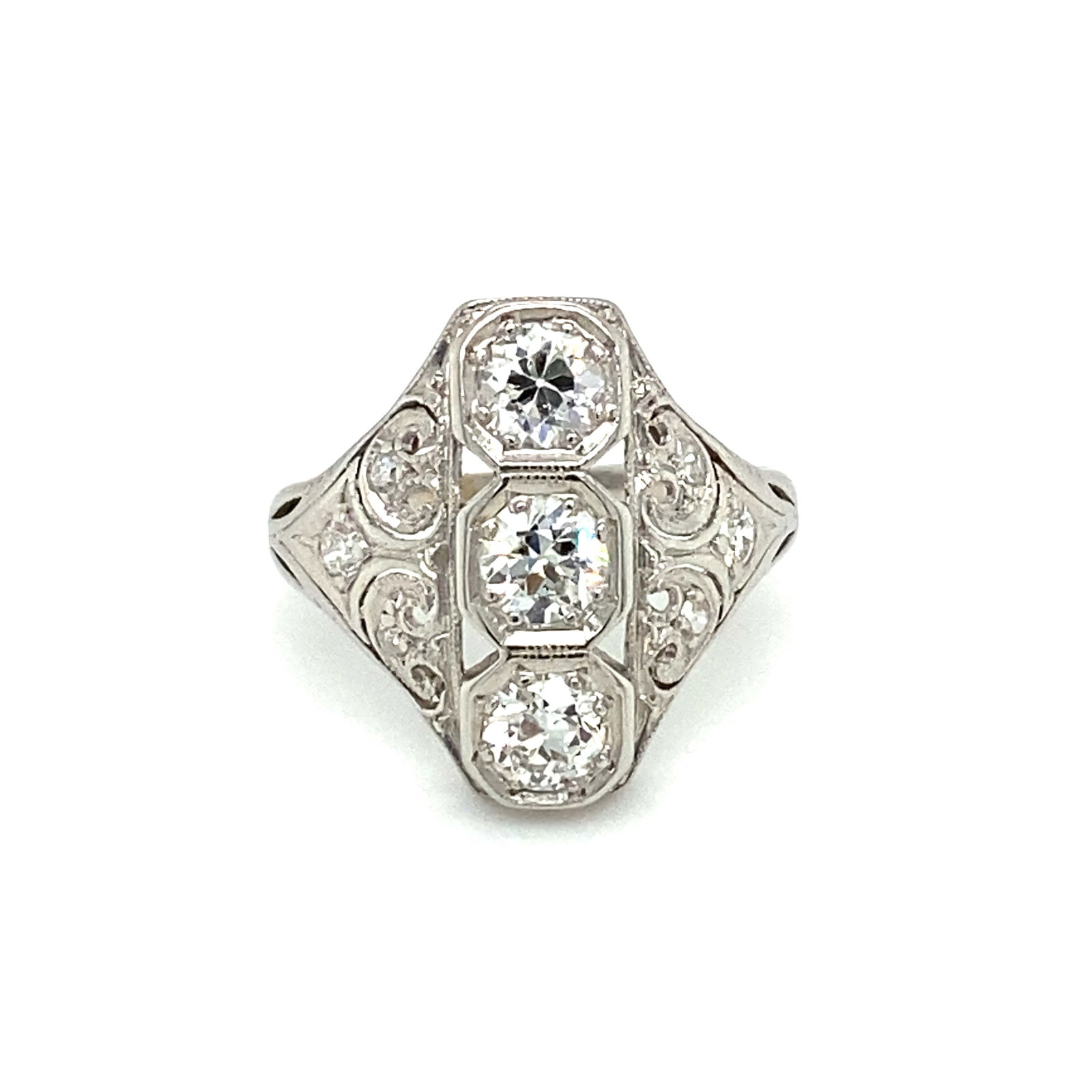 Circa 1920s 0.21 Carats Diamond Ring in Platinum (1 of 8)