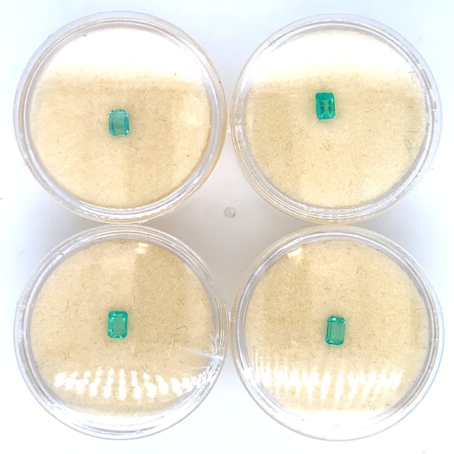 Lot of 4 Loose Emerald - 0.73CTW: Lot of 4 emerald gemstones P1 - total weight 0.73 carats