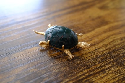 Bloodstone Turtle Brooch in 14K Yellow Gold
