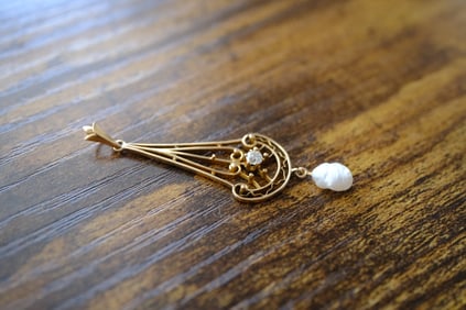 Estate Diamond and Pearl Lavalier Pendant in 14K Yellow Gold