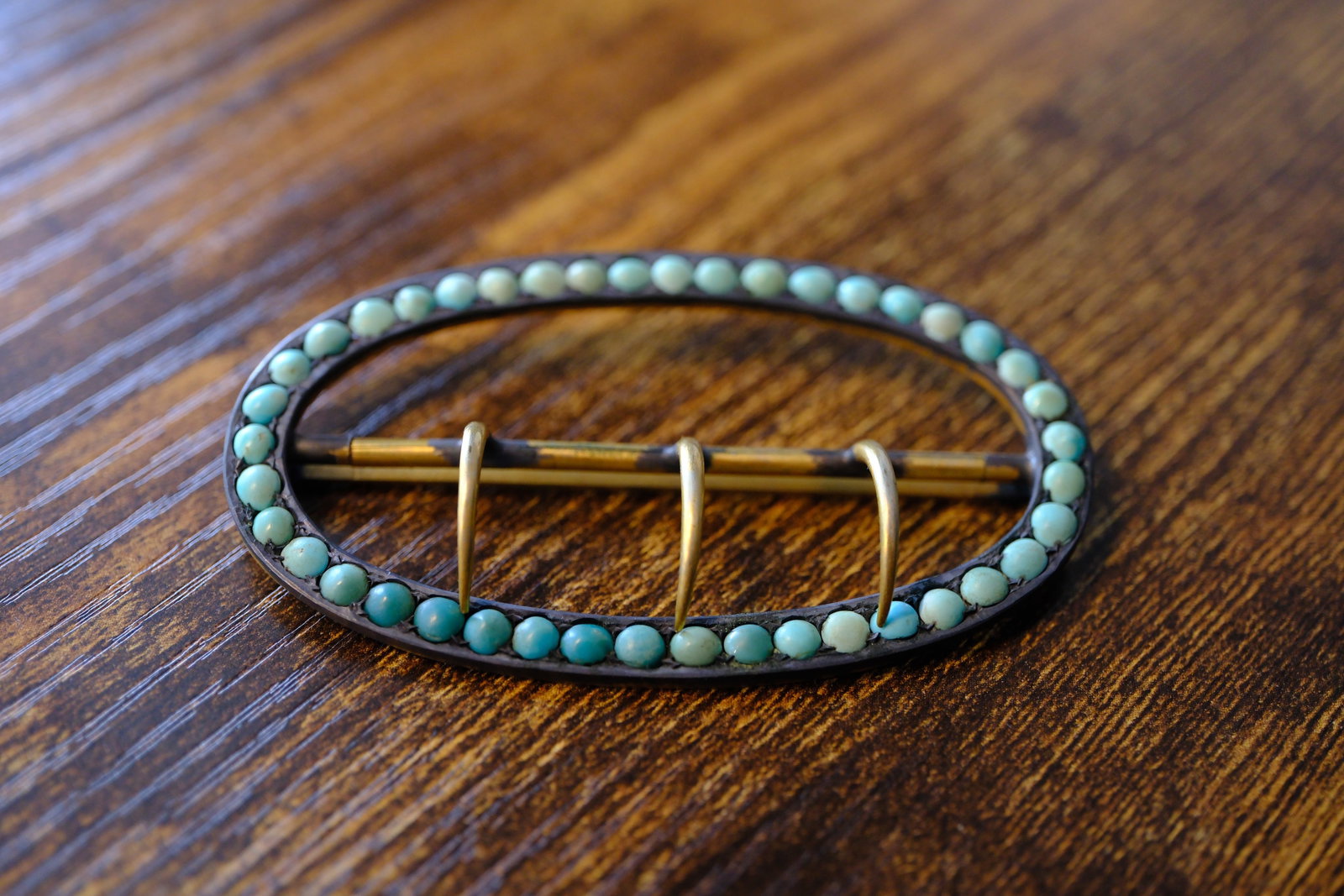Estate Vintage Turquoise Beaded Belt Buckle in Gold Filled: Estate Vintage, Metal type: Gold filled, Stone: Turquoise, Design: Beaded belt buckle, Dimensions: 73 mm length, Weight: 19.1 g