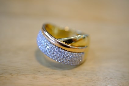 Diamond Crossover Ring in 18K Yellow Gold