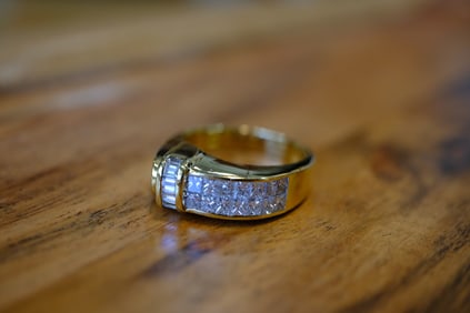 Invisible Set Diamond Ring in 18K Yellow Gold