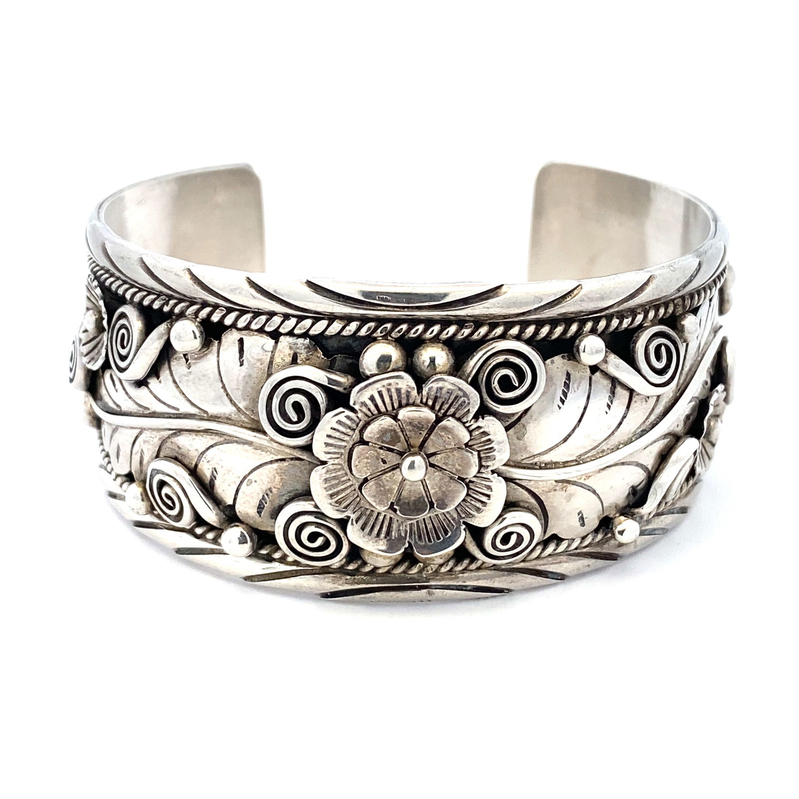 Estate Vintage Artisan Signed Native American Navajo Cuff Bracelet in Sterling Silver (1 of 6)