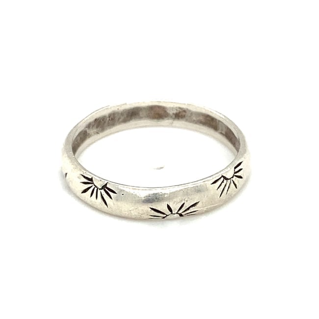 Vintage Tooled Band in Sterling Silver: Era: Vintage, Metal type: Sterling Silver, Design: Tooled band, Size: 10.25, Weight: 2.7 g