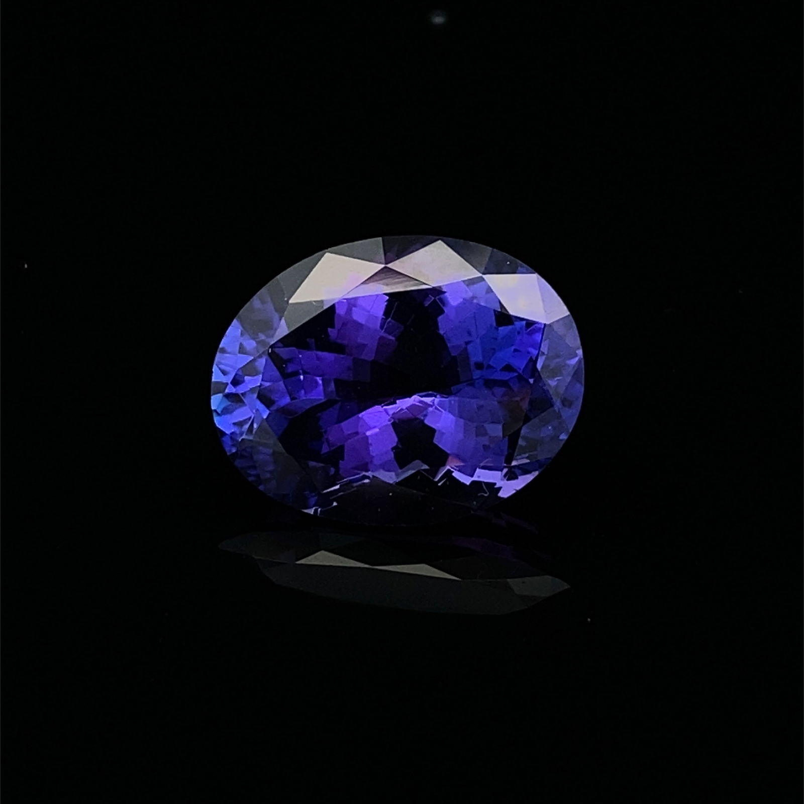 7.42ct Oval Tanzanite Gemstone (1 of 1)