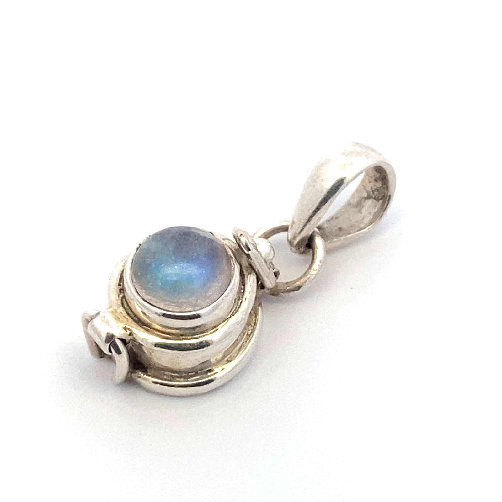 Pill/Poison Box Moonstone Pendant in Sterling Silver: Metal type: Sterling silver, Stone: Moonstone, Design: Pill/poison pendant, Measure: 20 mm length, Weight: 2 grams