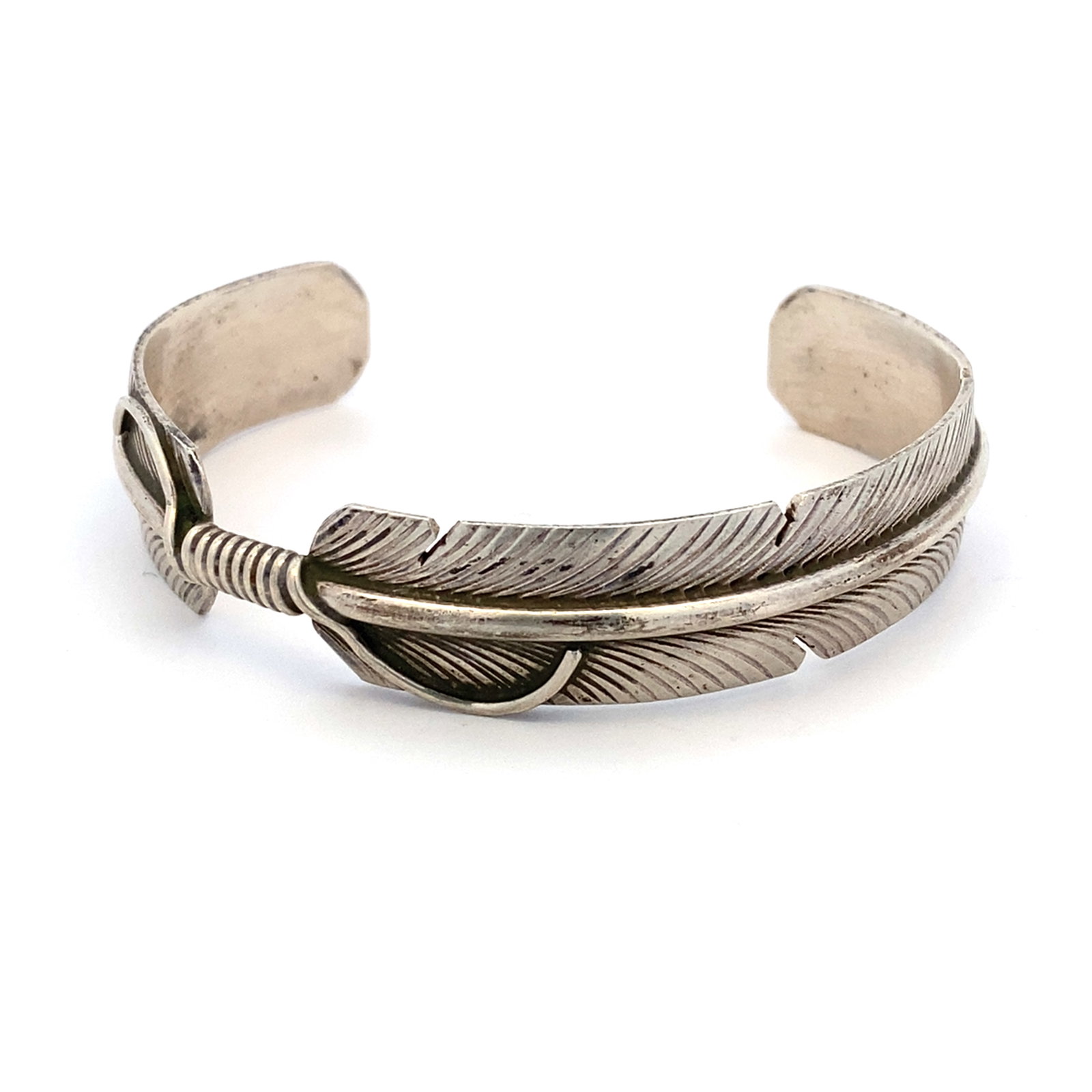 Chris Charley Native American Feather Cuff Bracelet in Sterling Silver: Chris Charley Native American feather cuff bracelet in sterling silver, Measure: 5.8cm width x 1.3cm height, Weight: 20.3 grams