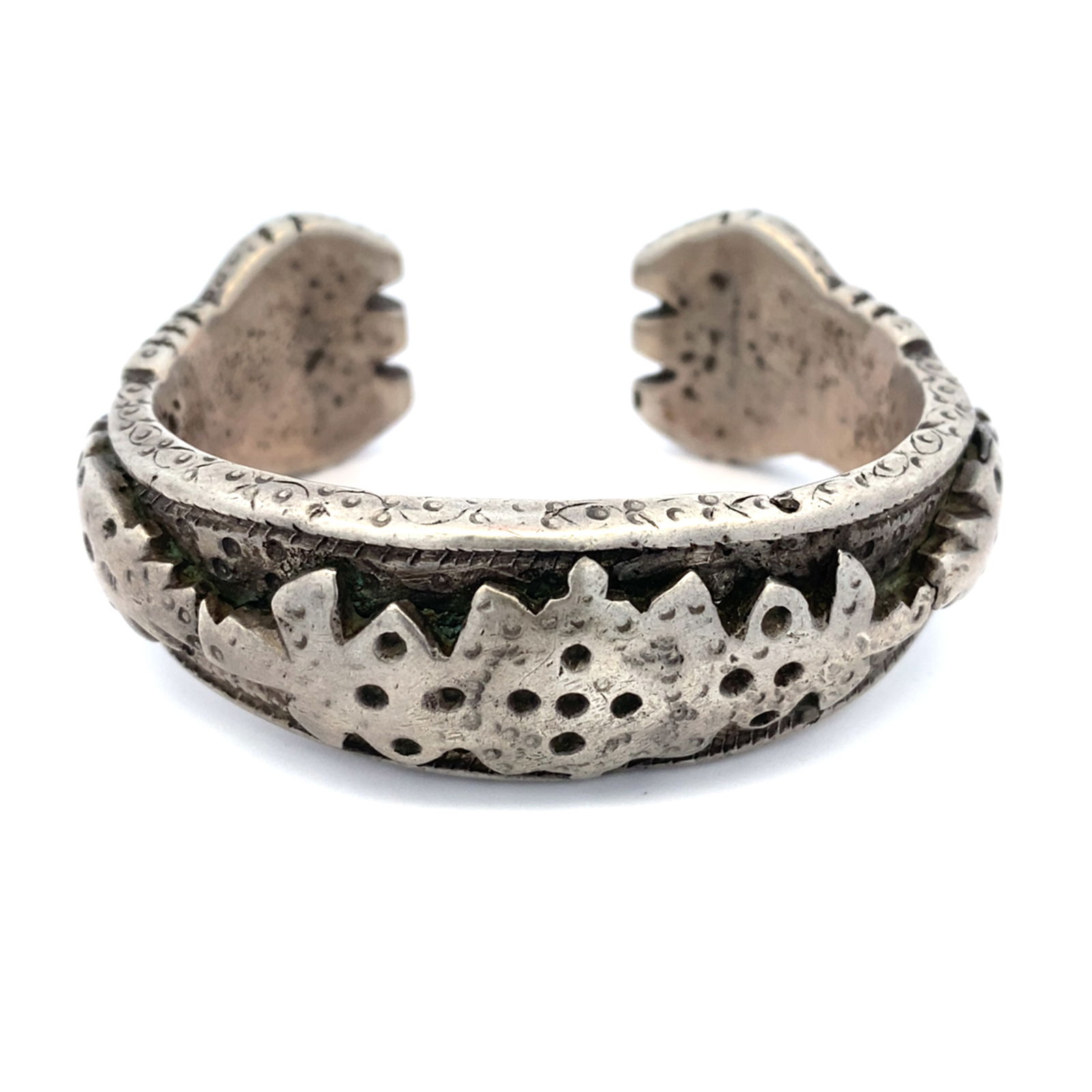 Vintage Native American Heavy Silver Cuff Bracelet (1 of 4)