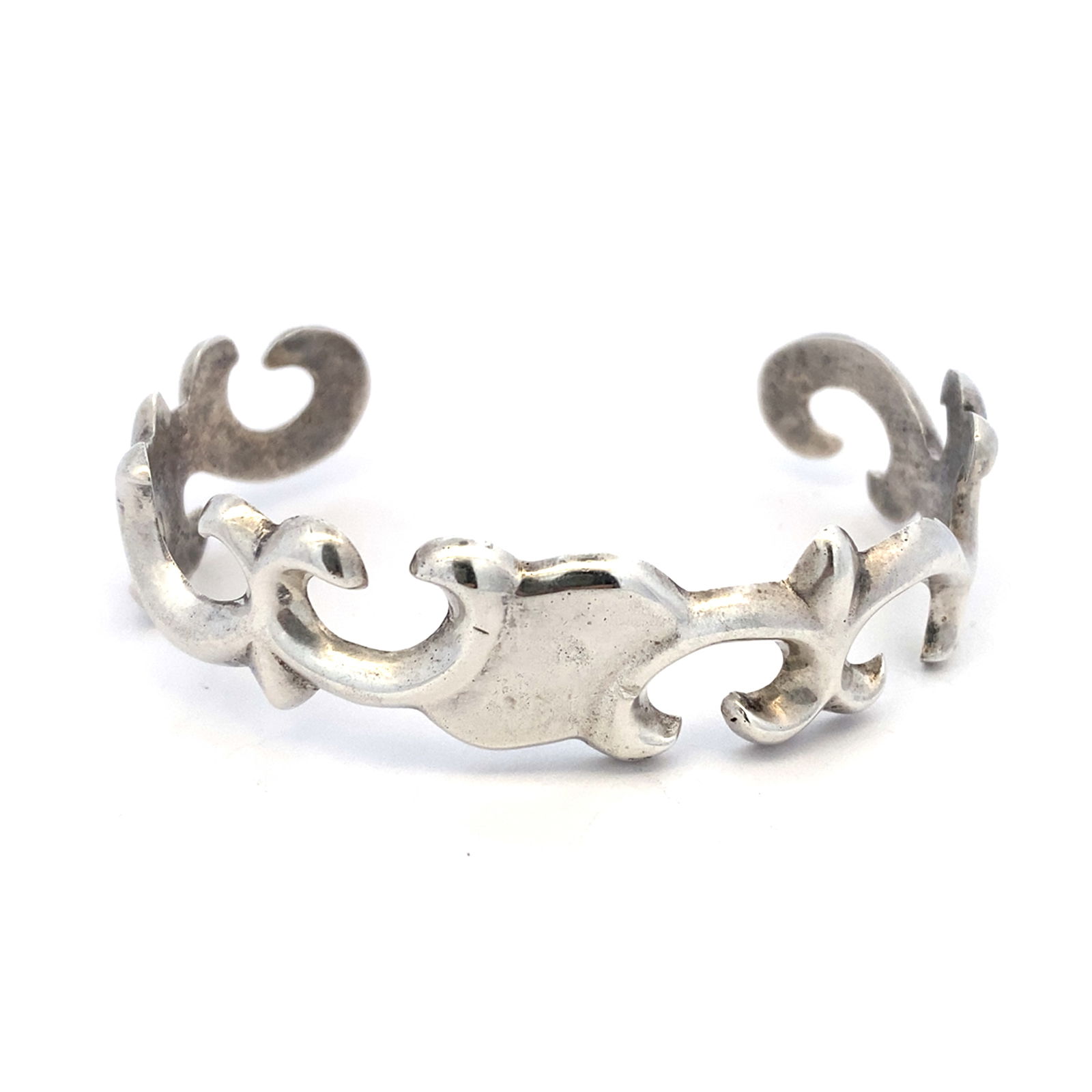Vintage Native American Sandcast Cuff Bracelet in Sterling Silver (1 of 4)