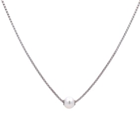 Single Pearl Pendant Necklace in Sterling Silver