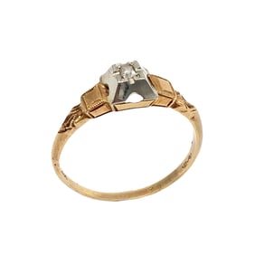 Estate Solitare Diamond Enagagement Ring in 14K Gold