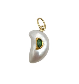 Baroque Pearl and Emeral Pendant in 18K Yellow Gold
