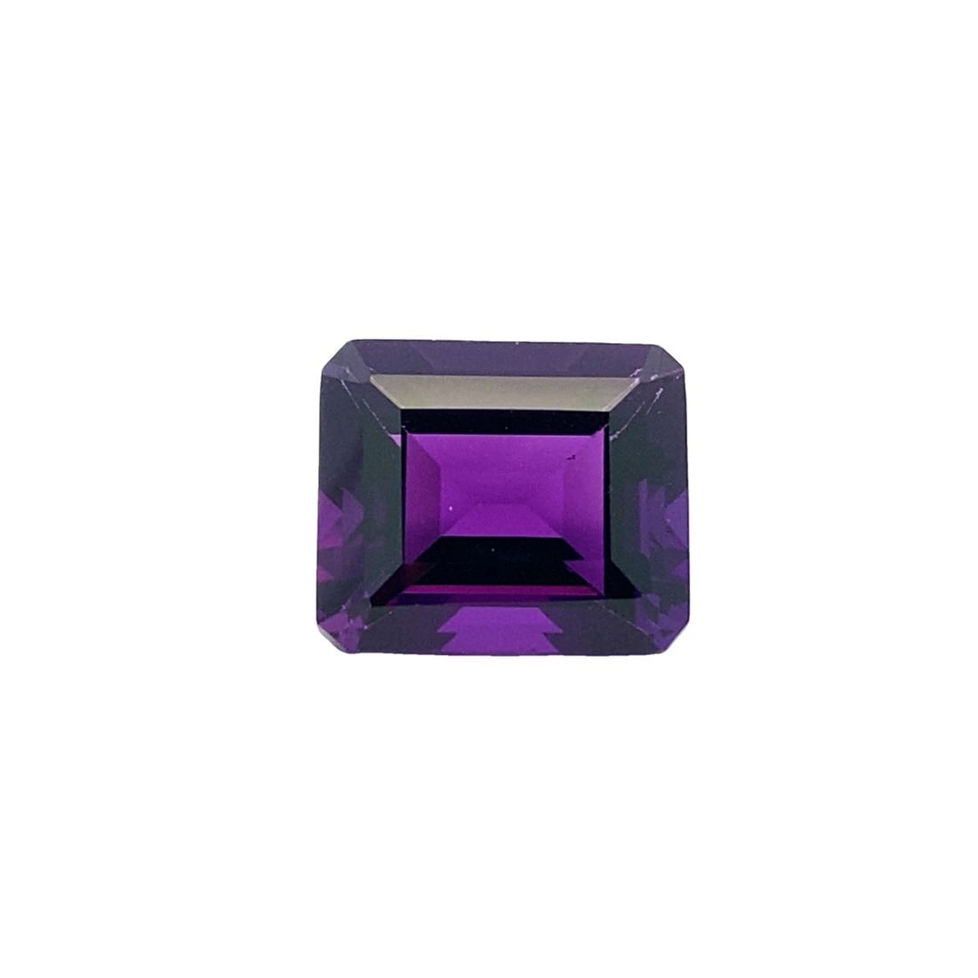 10.0ct Emerald Cut Amethyst Gemstone: 10.0ct emerald cut amethyst gemstone, Measurement: 14 x 12 x 8.5 mm