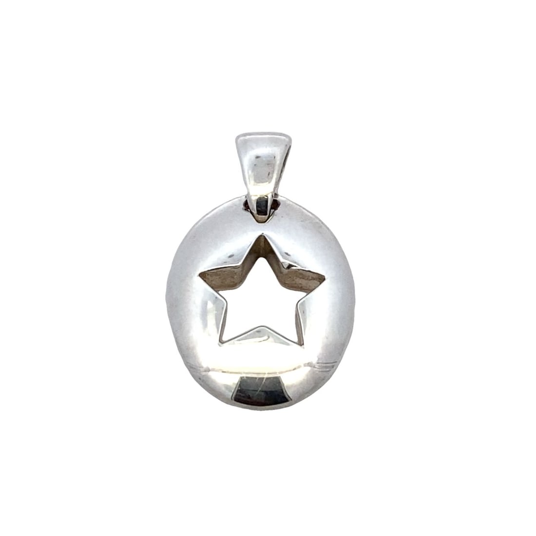 Tiffany & Co. Stencil Cut Out Star Pendant in Sterling Silver 1999: Brand: Tiffany & Co., Metal type: Sterling silver, Design: stencil cut out star pendant 1999, Measurement: 1.5 cm L x 2.5 cm H including bail, Weight: 5.4 grams