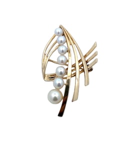 Mid Century 1950s Mikimoto Pearl Brooch in 14K Gold