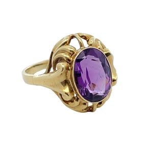 Vintage Solitaire Amethyst Ring in 14K Yellow Gold
