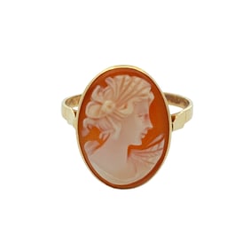 Estate Shell Cameo Ring in 18K Yellow Gold