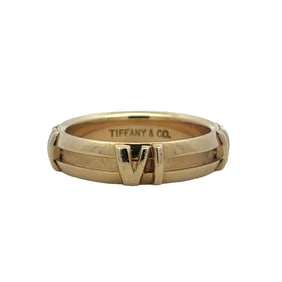 Tiffany & Co. Atlas Ring Band in 18 Karat Gold