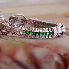 1940s Vintage Emerald and Diamond Rare Bracelet in 18K White Gold