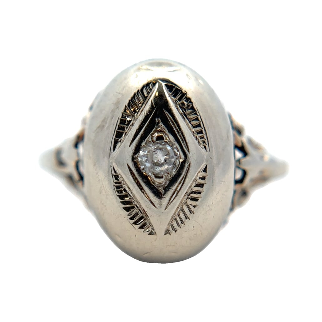 14K Gold Vintage Diamond Engagement Ring: Vintage engagement ring in 14K gold with one center round diamond, size US 5, 2.27g